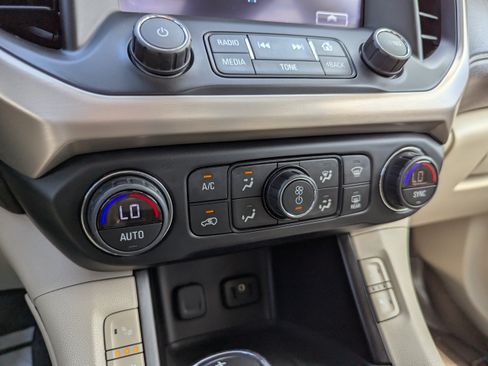 Used 2019 GMC Acadia Denali w/ Technology Package AWD/4WD image 24