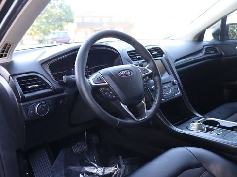 Used 2018 Ford Fusion SE w/ Equipment Group 201A FWD image 15