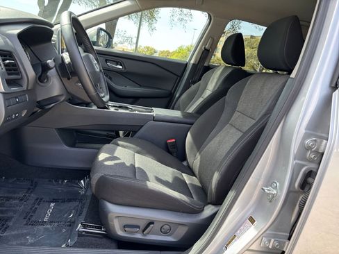 Used 2025 Nissan Rogue SV image 22