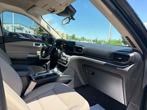 Used 2023 Ford Explorer XLT AWD/4WD image 11