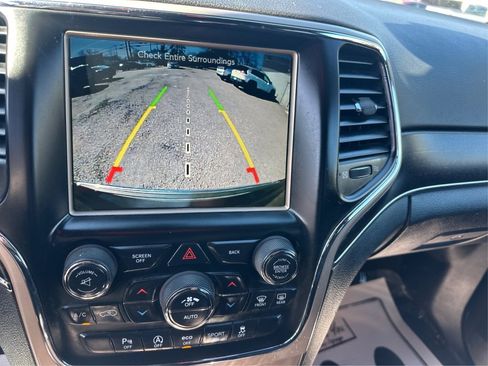 Used 2017 Jeep Grand Cherokee Limited image 34