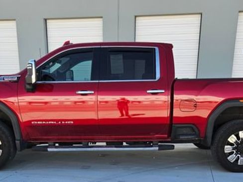Used 2024 GMC Sierra 3500 Denali w/ Technology Package AWD/4WD image 3