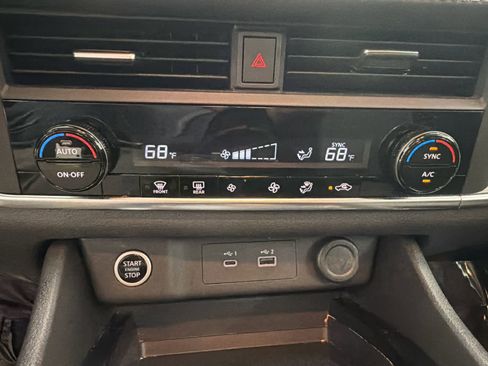 Used 2023 Nissan Rogue SV FWD image 22