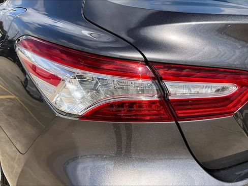 Used 2018 Toyota Camry XLE image 26