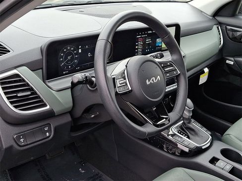 Certified 2025 Kia Seltos SX w/ SX Sunroof Package image 27