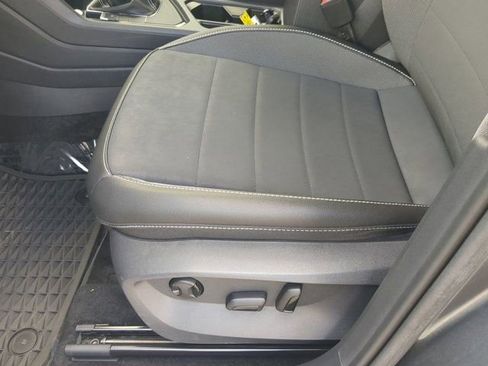 Used 2023 Volkswagen Taos SE image 18