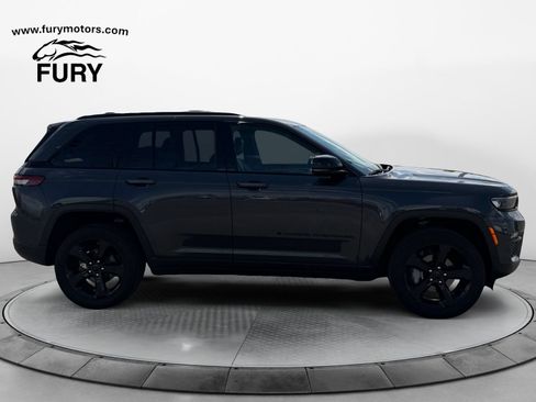 Used 2025 Jeep Grand Cherokee Limited w/ Black Appearance Package AWD/4WD image 2