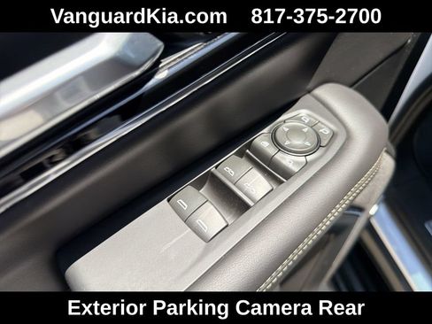 Used 2025 GMC Yukon XL Elevation w/ Elevation Premium Package AWD/4WD image 17