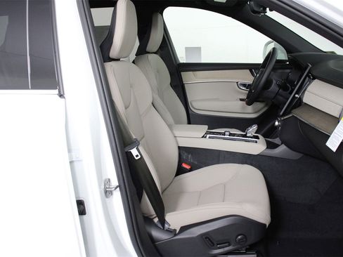 New 2026 Volvo XC90 B6 Plus w/ Protection Package Premier image 10