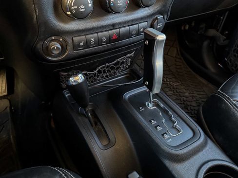 Used 2013 Jeep Wrangler Unlimited Rubicon w/ Dual Top Group image 29