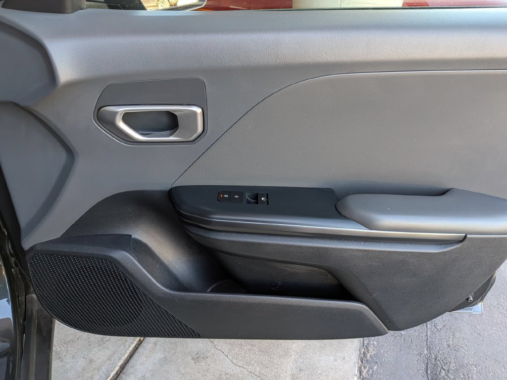 Used 2025 Kia K4 FWD image 32