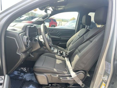 Used 2024 Chevrolet Colorado W/T image 18