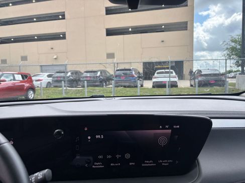 Used 2025 Buick Encore GX Preferred FWD image 17