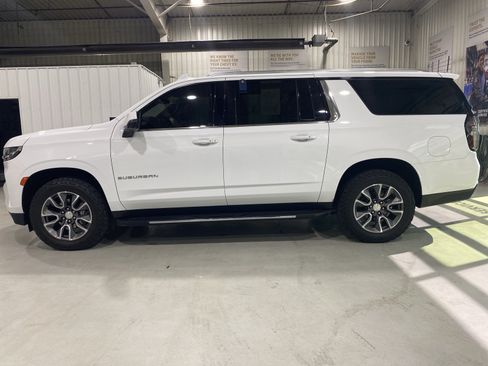 Used 2021 Chevrolet Suburban LT w/ LT Signature Package AWD/4WD image 4