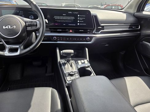 Used 2025 Kia Sportage EX FWD image 13