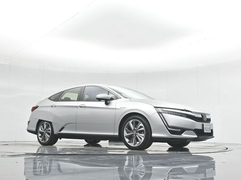 Used 2019 Honda Clarity Plug-In Hybrid image 3