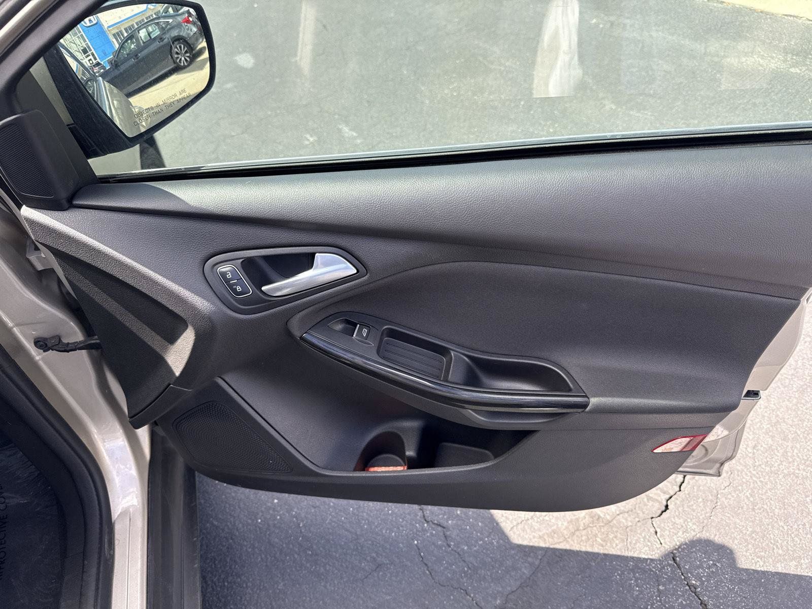 Used 2018 Ford Focus Titanium w/ Titanium Technology Package FWD image 22