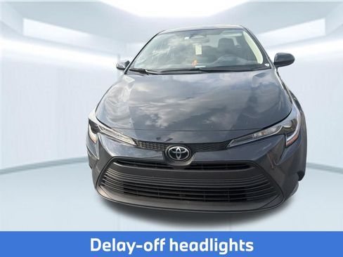 Used 2025 Toyota Corolla LE w/ Convenience Package FWD image 2
