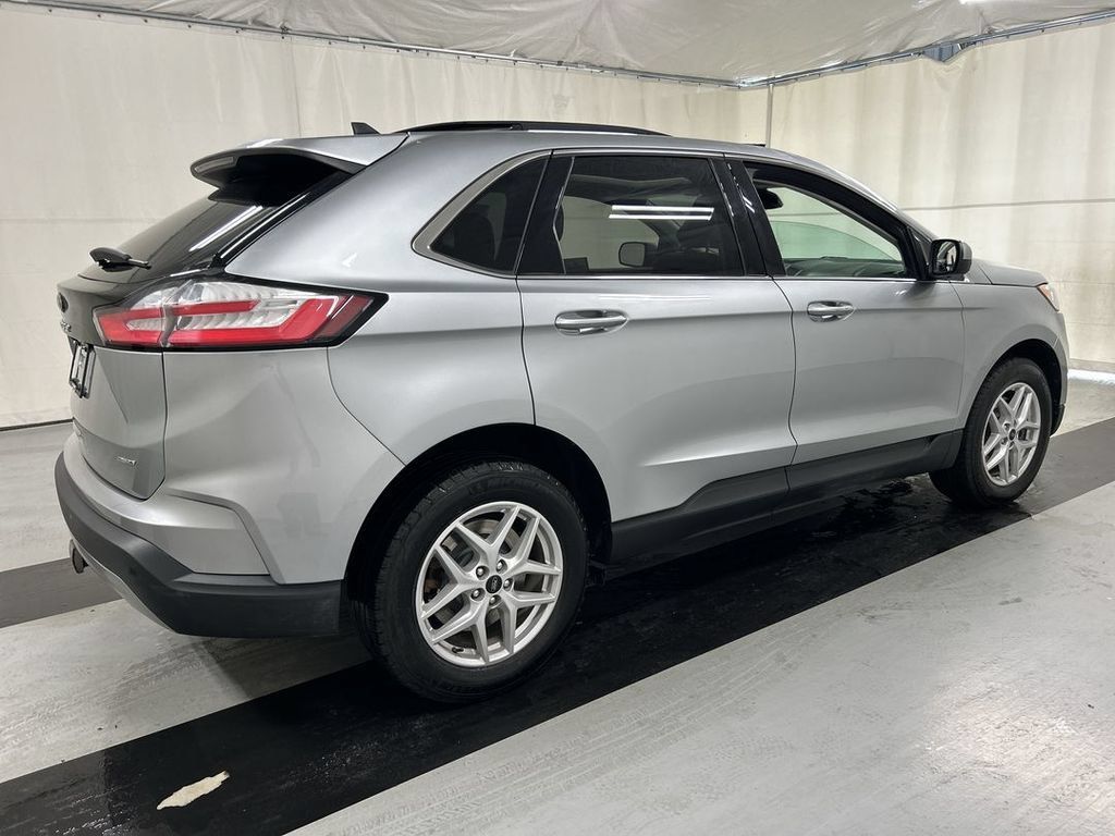 Used 2024 Ford Edge SEL w/ Convenience Package AWD/4WD image 2