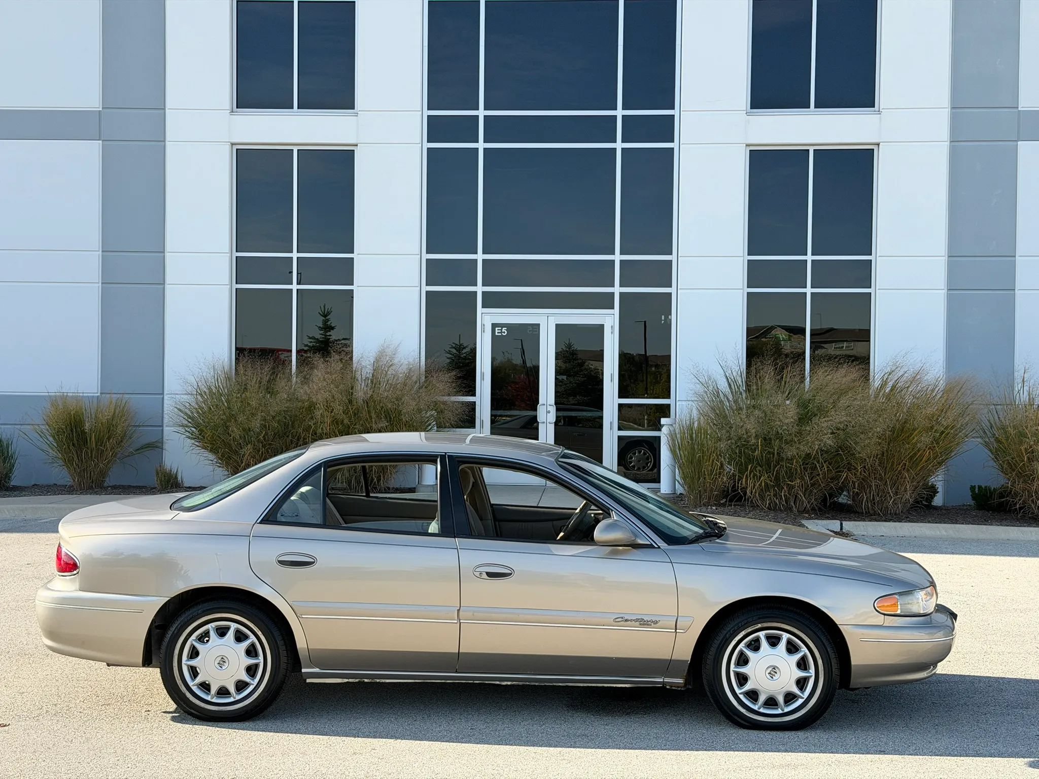 Used 1998 Buick Century Custom FWD image 4
