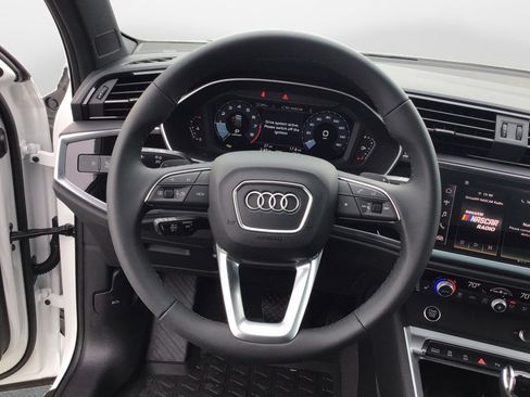 New 2025 Audi Q3 2.0T Premium image 10
