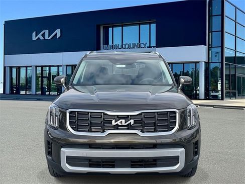 New 2025 Kia Telluride S image 2
