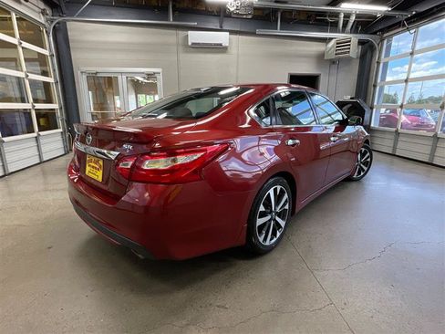 Used 2016 Nissan Altima 2.5 SR FWD image 5