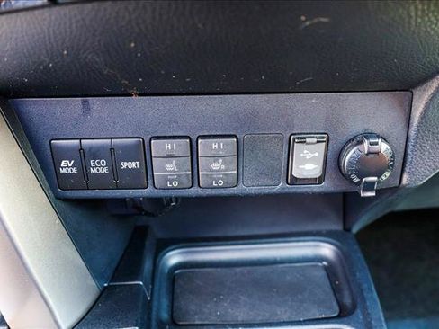 Used 2018 Toyota RAV4 Limited AWD/4WD image 20
