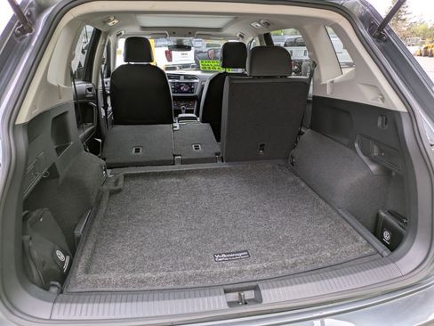 Used 2023 Volkswagen Tiguan SE AWD/4WD image 34
