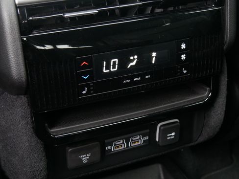 Used 2023 Jeep Wagoneer Series II AWD/4WD image 27