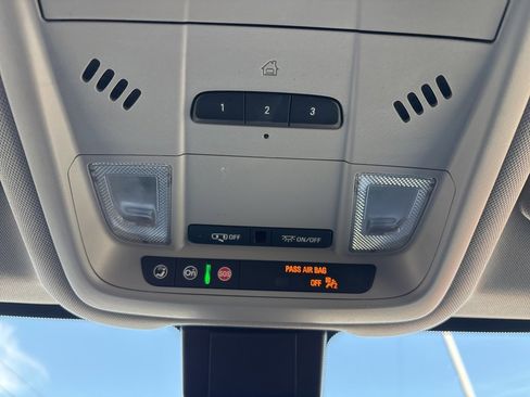 Used 2023 GMC Terrain SLT image 22