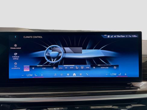 Used 2024 BMW X5 sDrive40i w/ Premium Package image 12