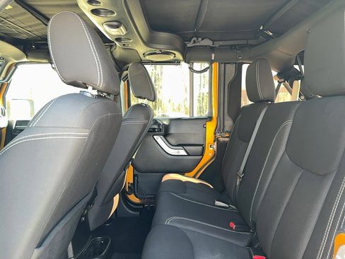 Used 2014 Jeep Wrangler Unlimited Sahara AWD/4WD image 9