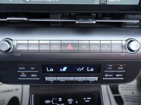 Certified 2024 Hyundai Kona Limited AWD/4WD image 34