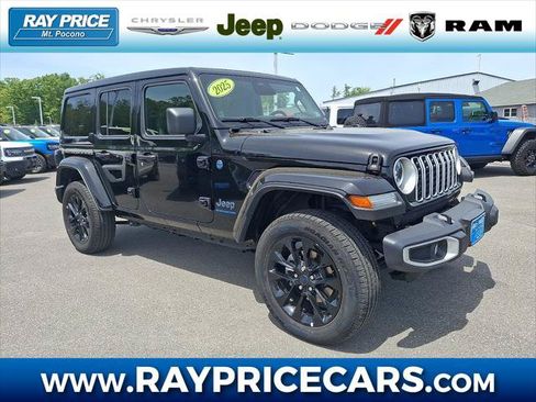 Certified 2025 Jeep Wrangler Unlimited Sahara w/ Safety Group AWD/4WD image 1
