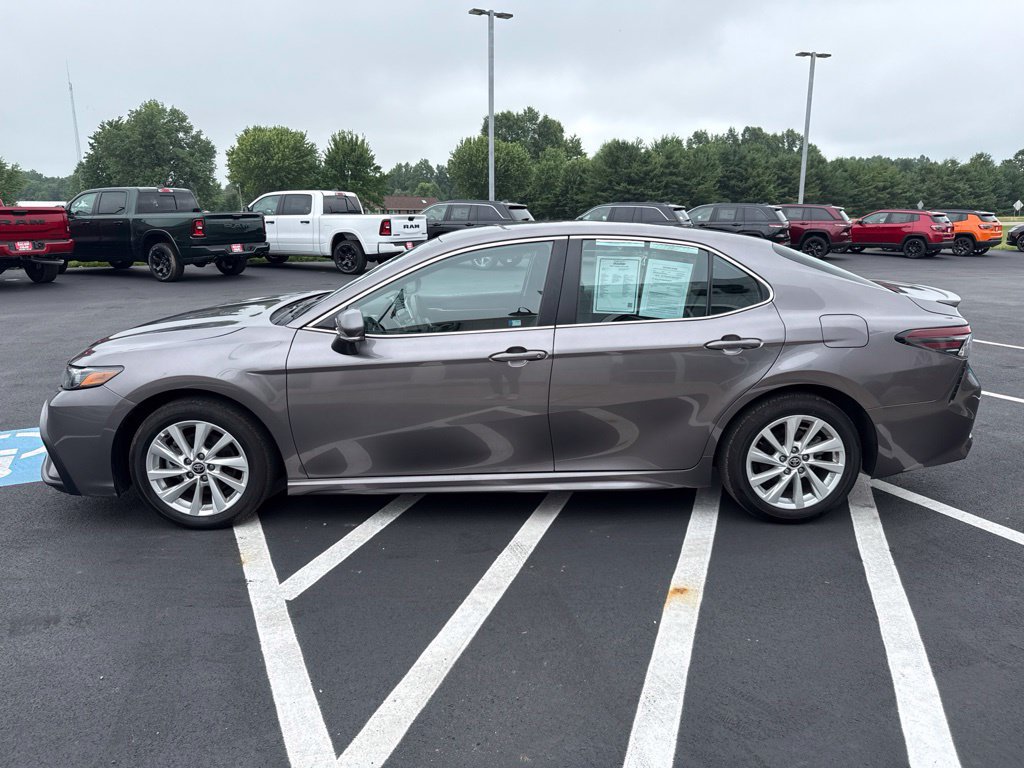 Used 2024 Toyota Camry SE FWD image 5