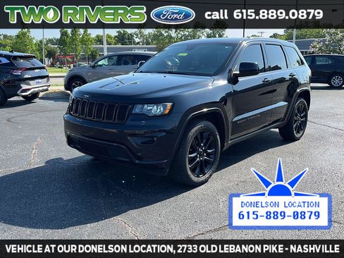 Used 2018 Jeep Grand Cherokee Altitude AWD/4WD image 4