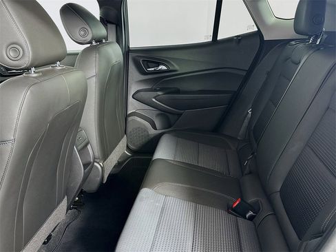 Used 2025 Chevrolet Trax LT w/ LT Convenience Package image 16