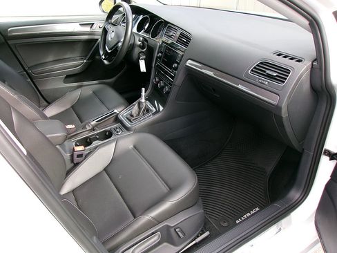 Used 2019 Volkswagen Golf Alltrack S image 13