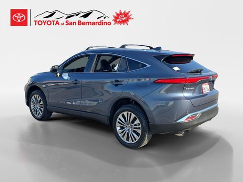 Certified 2024 Toyota Venza XLE image 3