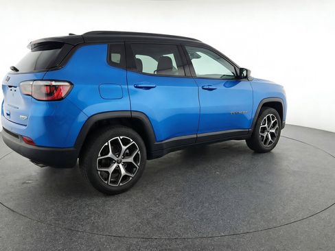 Used 2025 Jeep Compass Limited image 9