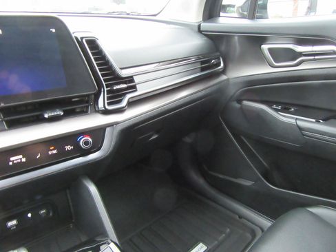 Used 2025 Kia Sportage EX image 45