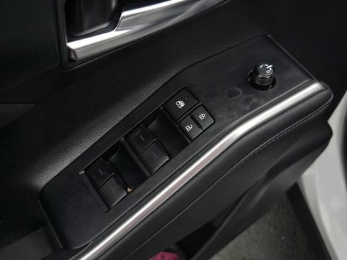 Certified 2024 Toyota Highlander XLE image 10