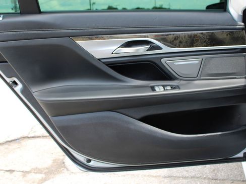 Used 2017 BMW 750i RWD image 36