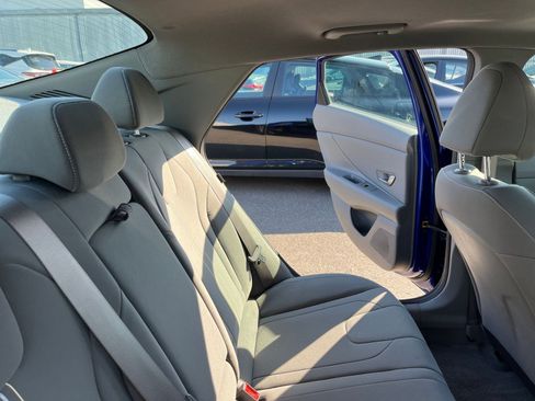 Used 2025 Hyundai Elantra SEL FWD image 38