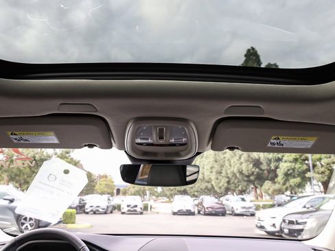 Used 2025 Volvo XC60 B5 Plus image 16