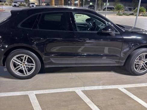 Used 2021 Porsche Macan Base image 2