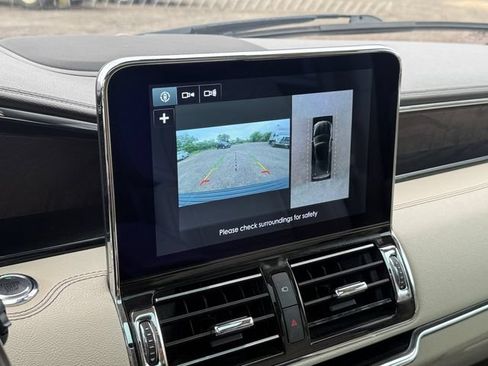 Used 2018 Lincoln Navigator Select w/ Technology Package RWD image 10
