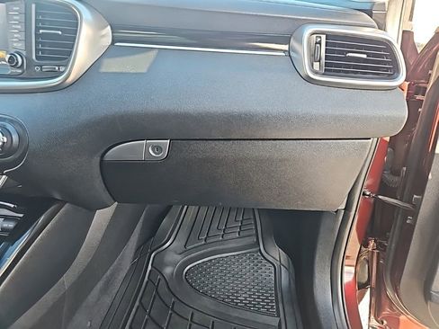 Used 2016 Kia Sorento SX image 40