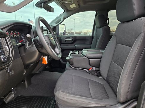 Used 2023 Chevrolet Silverado 2500 Custom w/ Custom Convenience Package image 9